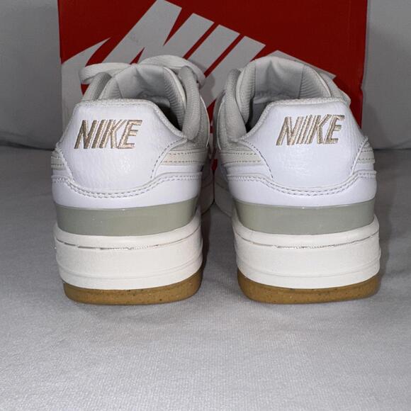 Nike Women Gamma Force - Size 9.5 - Picture 3 of 8